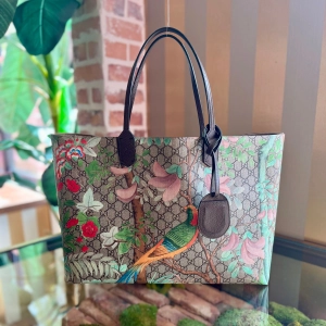 GUCCI Tian GG Supreme Soft Jungle Tote