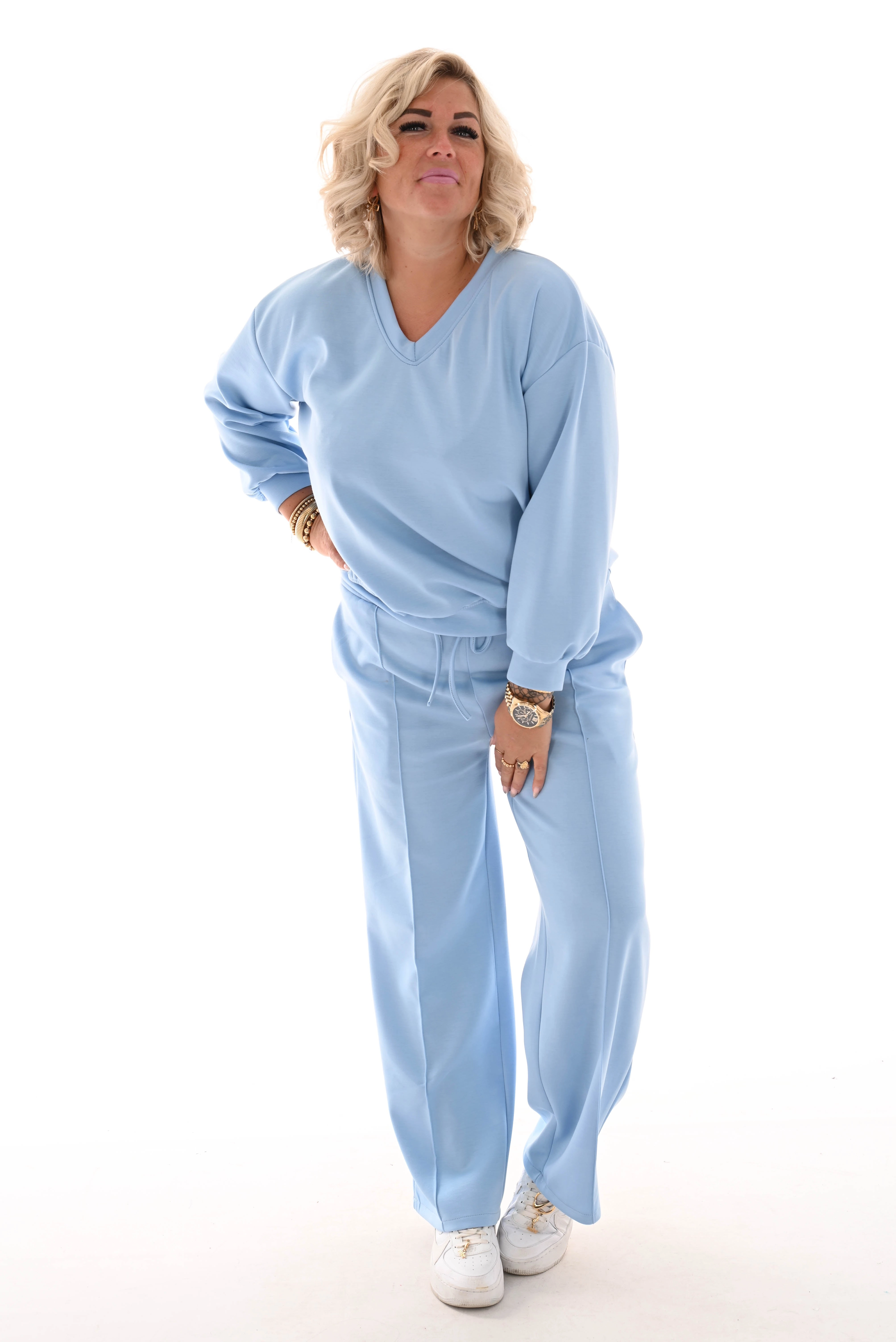 Tweedelig comfy pak v-hals lichtblauw